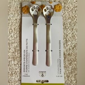 NWT Paw Imprint Cookie Maker